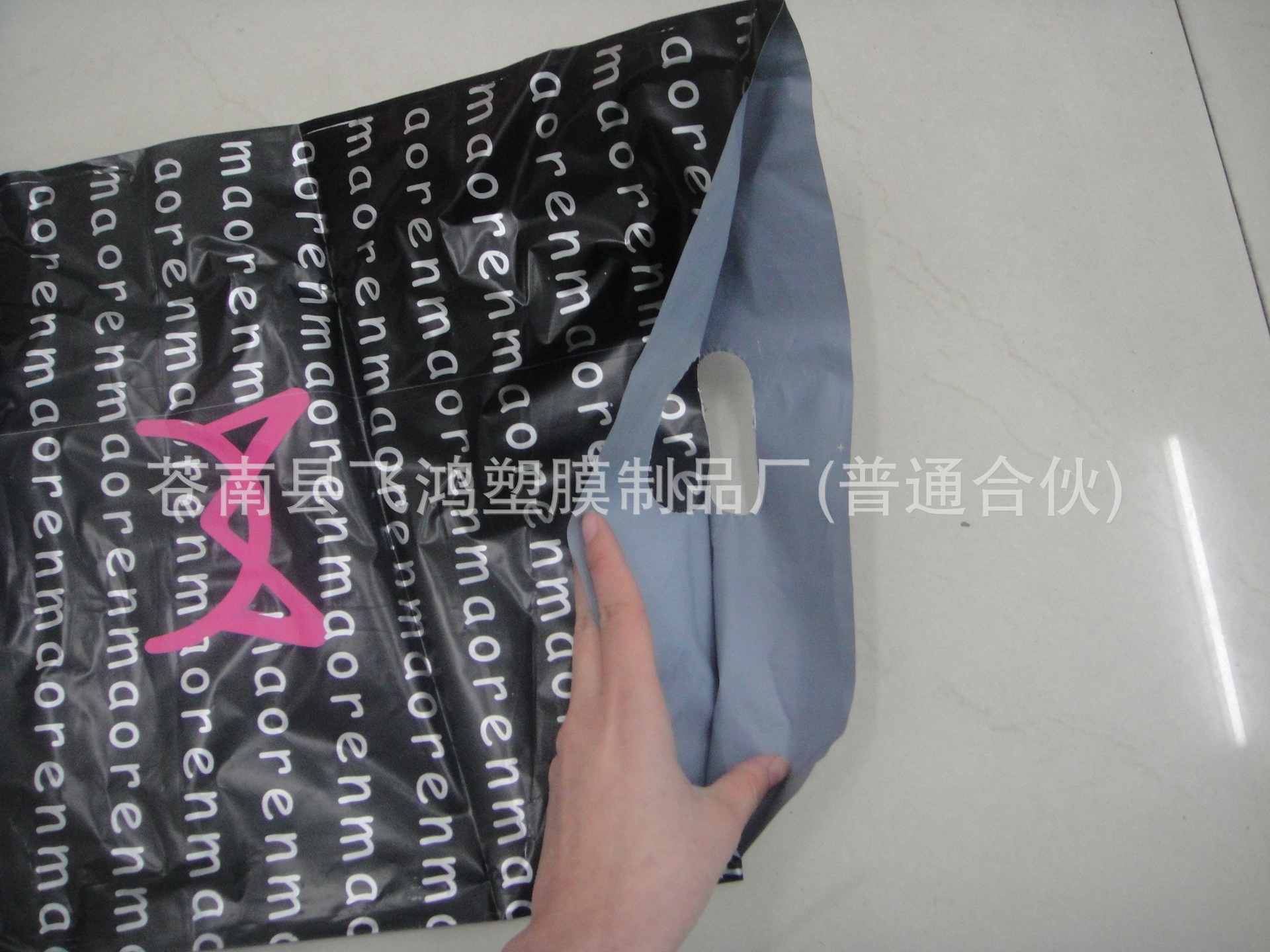 飞鸿塑膜 定制猫人袋子与PE塑料袋引领眼镜产业包装新潮流